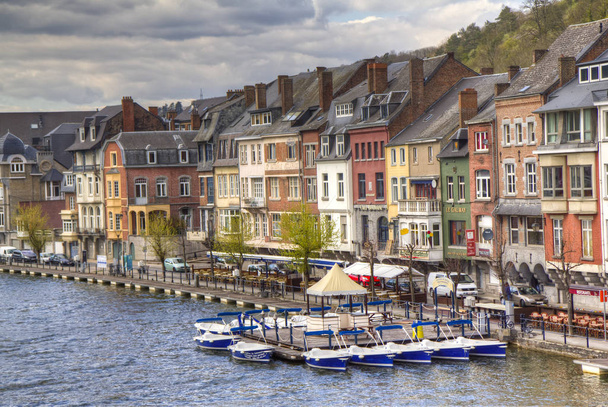 Kilátás nyílik a város történelmi Dinant, Belgium, népszerű úti cél - Fotó, kép
