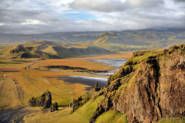 Iceland. Stunning scenery of the southern coast near Cape Dyrholaey - Fotografie, Obrázek