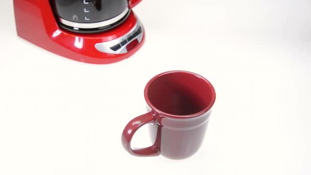Bir bardak taze kahve dökme - Video, Çekim