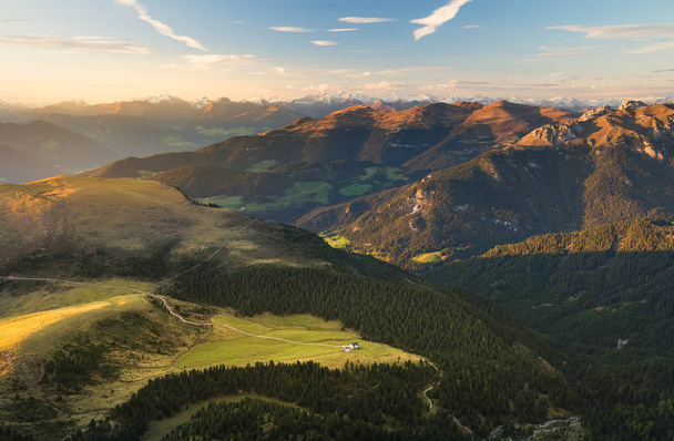 Mountain valley in the Italy alps. Beautiful natural sunset in the summer time - Foto, Bild