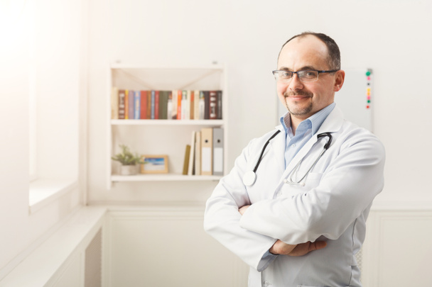 Portrait of doctor in glasses in bright room - Photo, Image