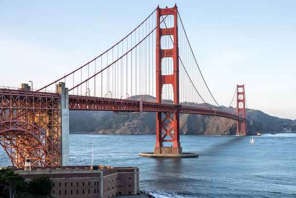Hermoso paisaje urbano de Golden Gate Bridge
 - Foto, imagen