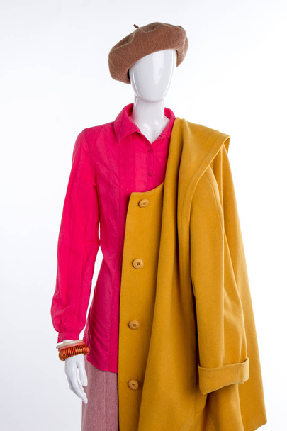 Blusa, casaco e boina para mulheres
. - Foto, Imagem