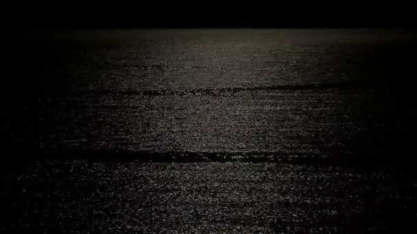 4 k の水に反射する月光 - 映像、動画