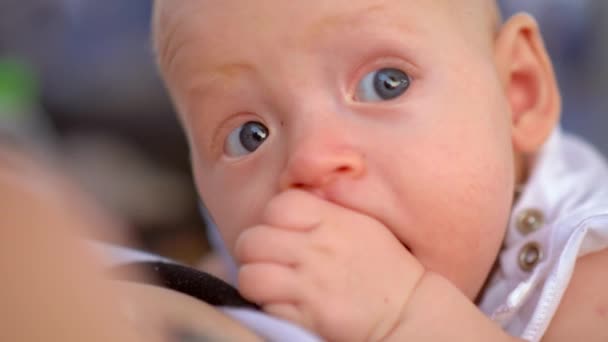Baby with hand in the mouth - Footage, Video