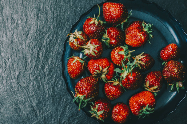 Strawberry In Bowl - Foto, afbeelding