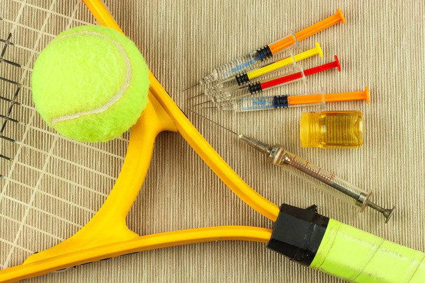 Tennis racket and ball. Anabolic steroids in tennis. Doping in sports. - Foto, Bild