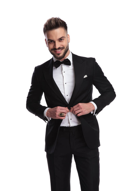 elegant man unbuttoning his tuxedo and laughs - Foto, afbeelding