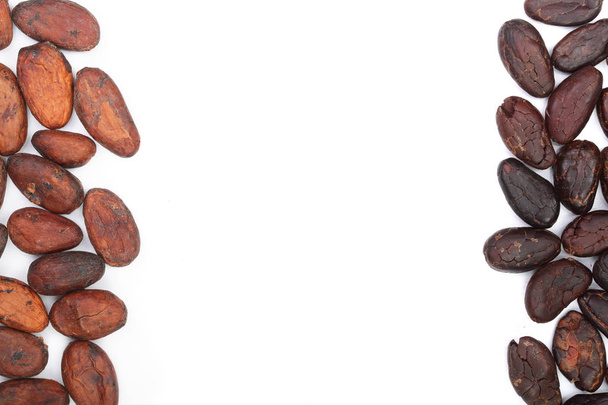 какао-боби ізольовані на білому тлі з місцем для копіювання вашого тексту. Вид зверху. Плоский прошарок
 - Фото, зображення