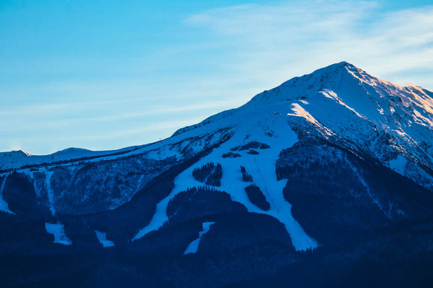 Mountain snow peak, beautiful natural winter backdrop. Ice top o - Фото, зображення