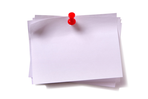 Várias notas de post pegajoso branco liso com pino de pressão vermelho
 - Foto, Imagem