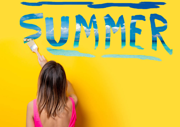 Menina pintura sonhando férias de verão
 - Foto, Imagem
