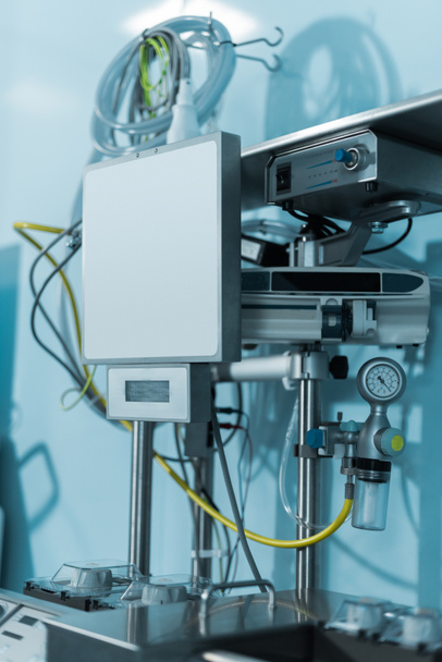 moderne medische apparatuur in operatie kamer - Foto, afbeelding