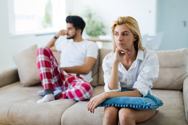 Нещаслива подружня пара на межі розлучення через імпотенцію та ревнощі
 - Фото, зображення