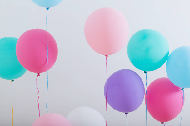 balloons on white wooden background - Foto, Imagen