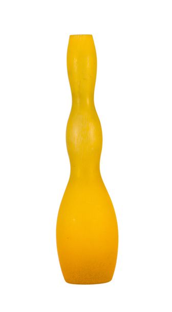 mooi kromme oranje kleur glazen vaas geïsoleerd wit - Foto, afbeelding