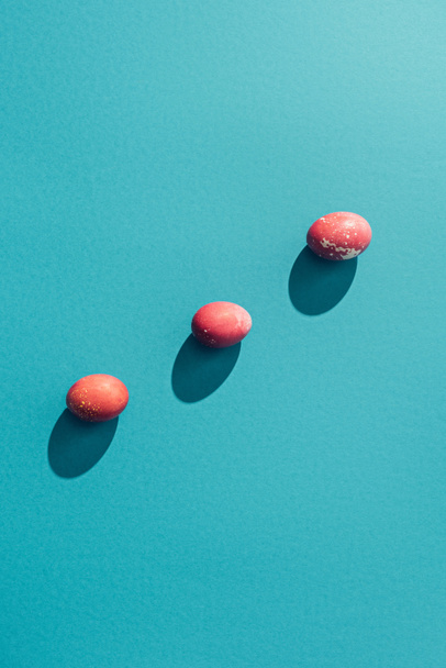 top view of red shabby easter eggs, on blue - Foto, afbeelding