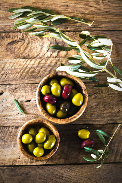 Olives on branch - Φωτογραφία, εικόνα