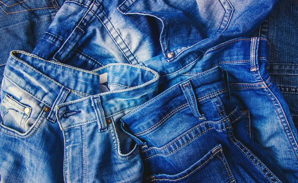Jeans. Stijlvolle kleding. Selectieve aandacht.  - Foto, afbeelding
