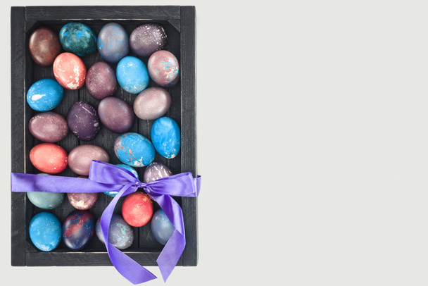 top view of gift box with colorful easter eggs, isolated on white - Foto, immagini