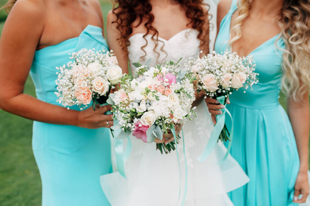 Bride with two bridesmaids in mint dresses - Фото, изображение