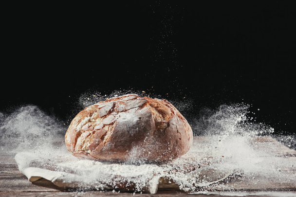 Fresh bread on table close-up - Foto, Imagen