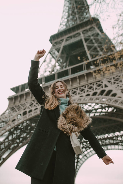 szép asszony, Párizsban - Fotó, kép