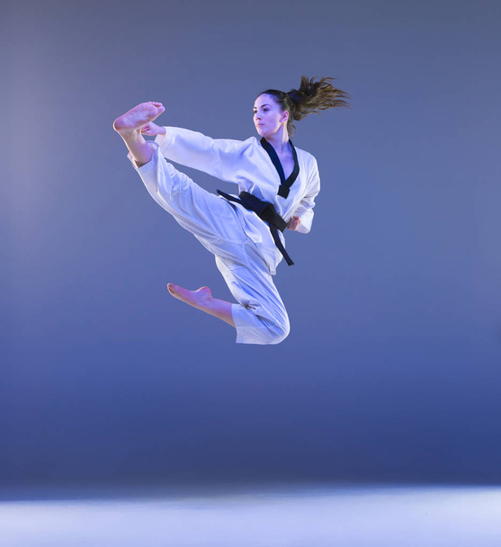 The karate girl with black belt - Foto, imagen
