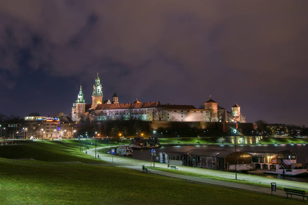 Wawel kastély éjszaka, Krakkó, Lengyelország - Fotó, kép