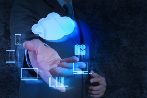 Une main d'homme d'affaires montre un diagramme de Cloud Computing
 - Photo, image