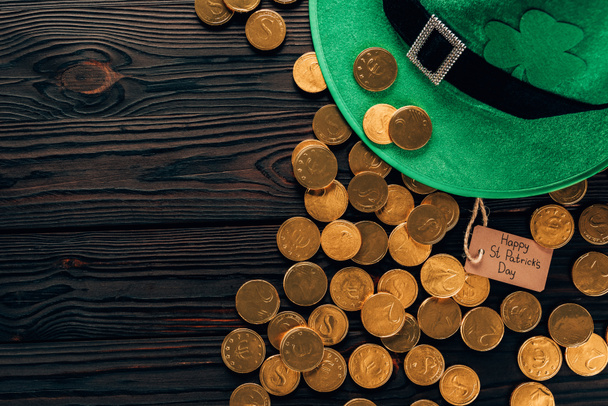 top view of green hat and golden coins, st patricks day concept - Foto, Imagem