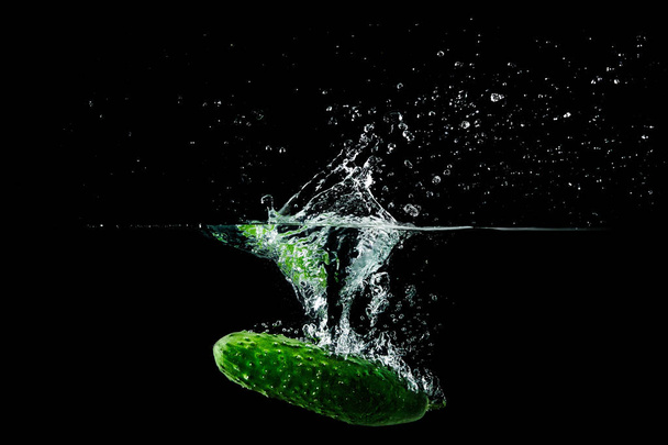 cucumber in water with splash - Foto, Imagem