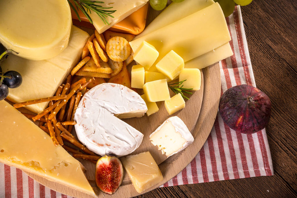 Delicioso queijo na mesa - Foto, Imagem