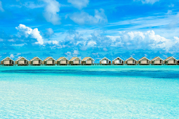 Houten villa's over water van de Indische Oceaan, Maldiven - Foto, afbeelding