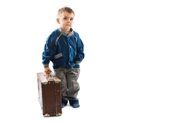 Malý chlapec s kufříkem - Fotografie, Obrázek