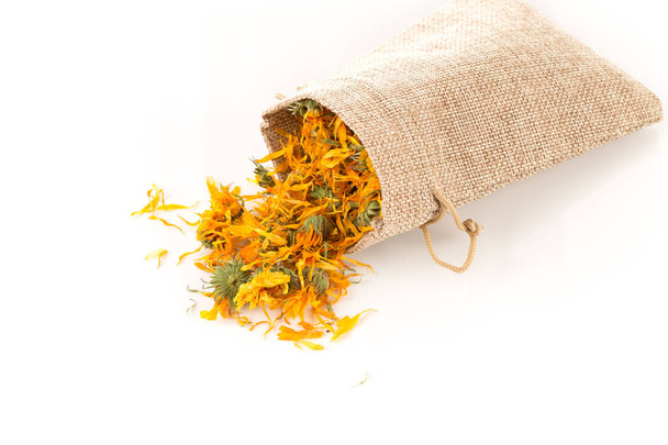 Calendula flowewr tea - Фото, зображення