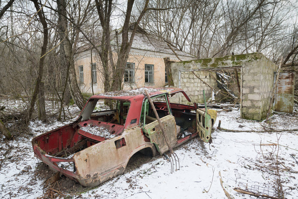 Wrecked car in Chernobyl exclusion zone, Ukraine - Фото, изображение
