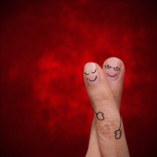 ευτυχισμένο ζευγάρι δάχτυλο στο δημιουργικό σχεδιασμό αγάπη - Φωτογραφία, εικόνα