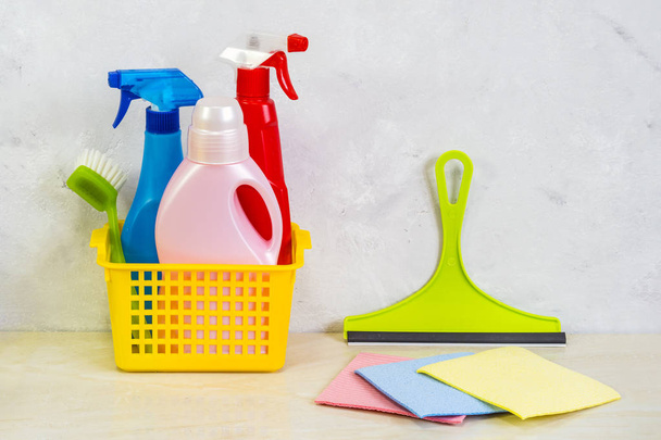 A cleaning kit with tools and products at home.  - Foto, Bild