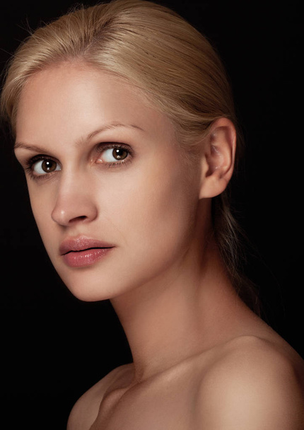 Beauty portrait natural makeup model white hair - Fotoğraf, Görsel