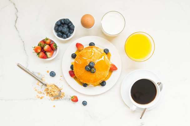 Terveellinen aamiainen setti
 - Valokuva, kuva