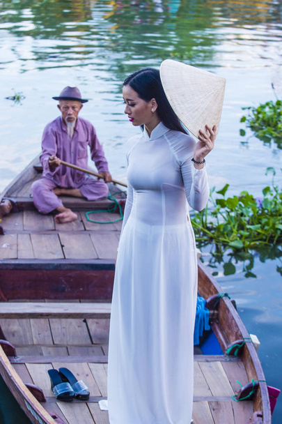  Vietnamská žena s Ao Dai šaty - Fotografie, Obrázek