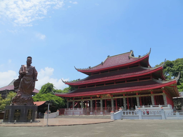 SEMARANG, INDONESIA - February 10, 2018: Statue of Admiral Zheng He at Sam Poo Kong Temple (Gedung Batu Temple). - Photo, image