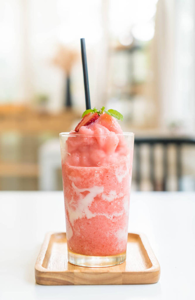 strawberry yogurt smoothies - Fotó, kép