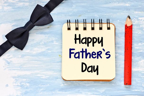 Ευτυχισμένος πατέρες ημέρα ευχετήρια κάρτα σε μπλε φόντο - Φωτογραφία, εικόνα