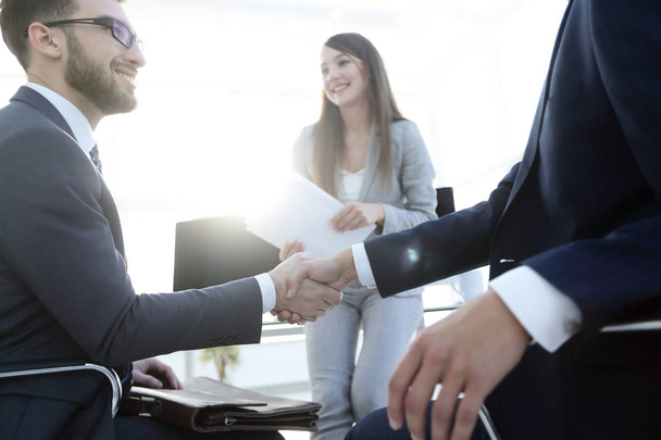 business handshake in an office. - Foto, Bild