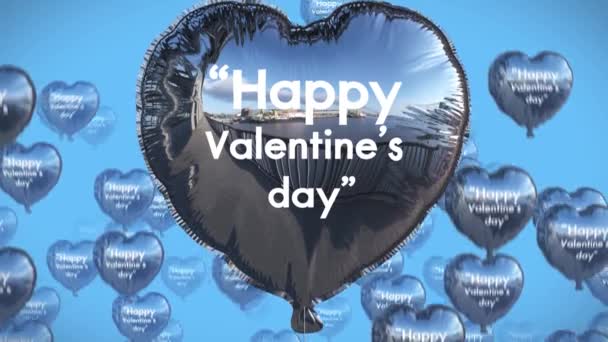 Folie Herz Luftballons Silber schwebte auf blauem Hintergrund. 3D-Darstellung. - Filmmaterial, Video