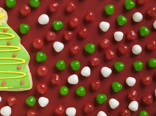 christmas tree biscuit and candies - Φωτογραφία, εικόνα