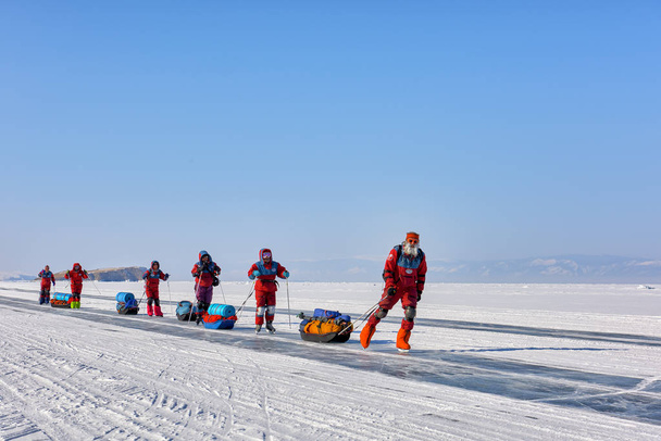 LAKE BAIKAL, IRKUTSK REGION, RUSSIA - March 08, 2017: Ice-skating expedition in polar equipment - Foto, Imagen