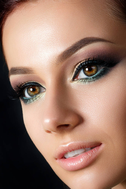 Closeup portrait of young beautiful woman - Fotografie, Obrázek